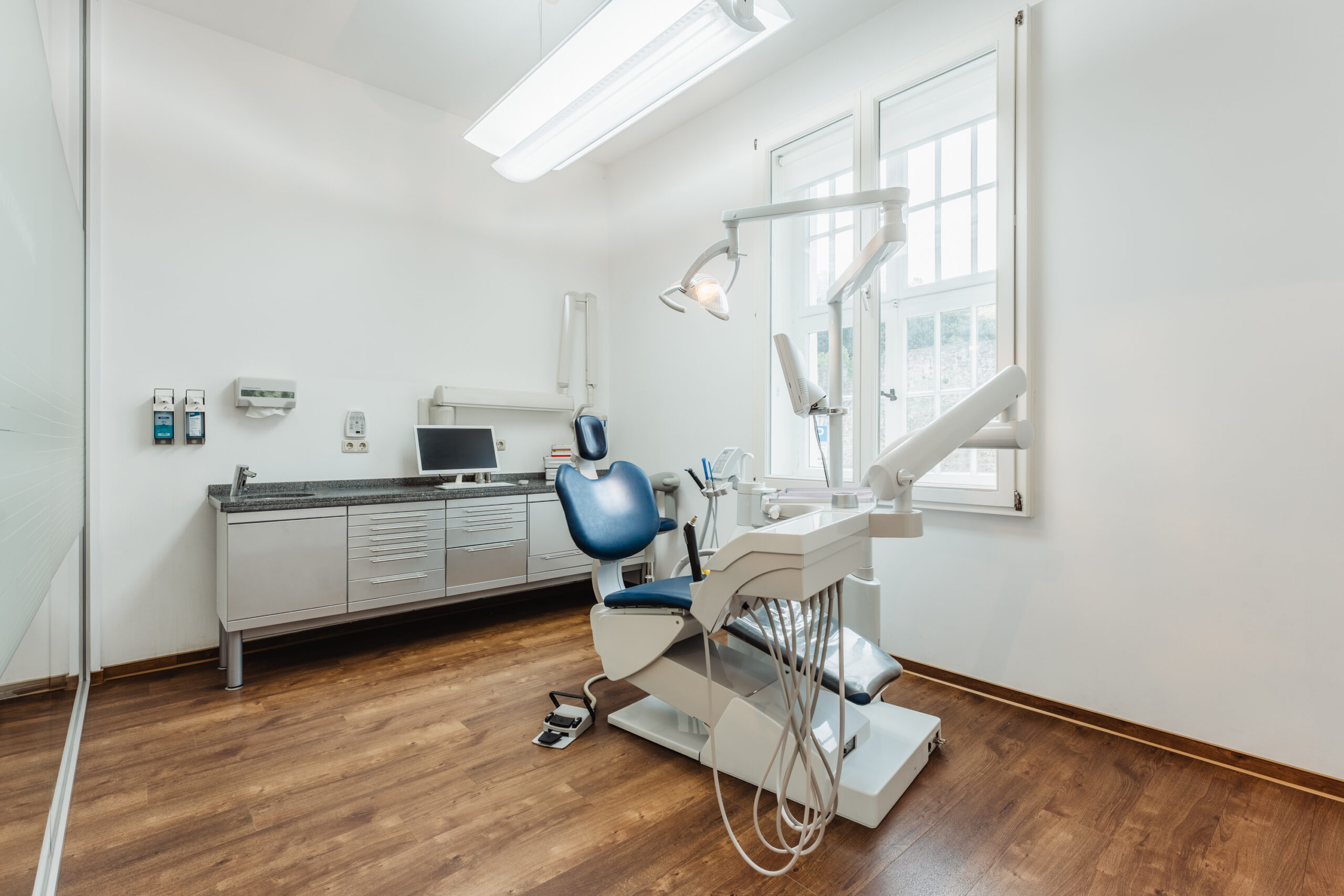 Zahnarztvilla_bad_muenstereifel_zahnarzt_jens_schmitz_zingsheim_claudia_nadescha_ennigkeit_zahnmedizin_koeln_bonn_rheinbach_eifel1