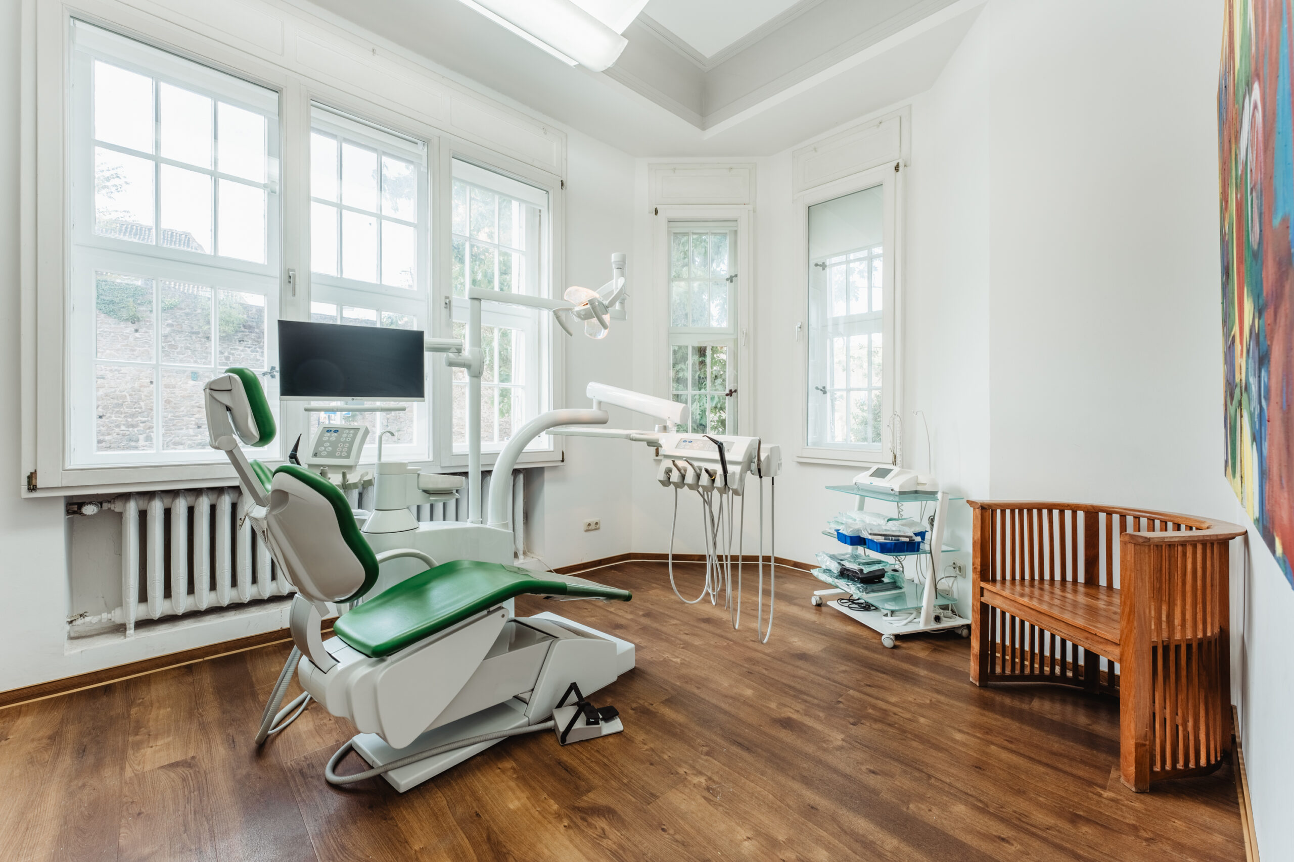 Zahnarztvilla_bad_muenstereifel_zahnarzt_jens_schmitz_zingsheim_claudia_nadescha_ennigkeit_zahnmedizin_koeln_bonn_rheinbach_eifel2