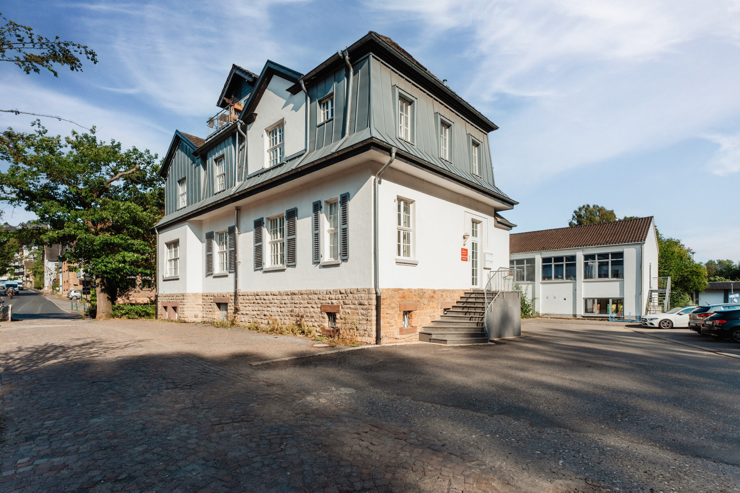 Zahnarztvilla_bad_muenstereifel_zahnarzt_jens_schmitz_zingsheim_claudia_nadescha_ennigkeit_zahnmedizin_koeln_bonn_rheinbach_eifel4